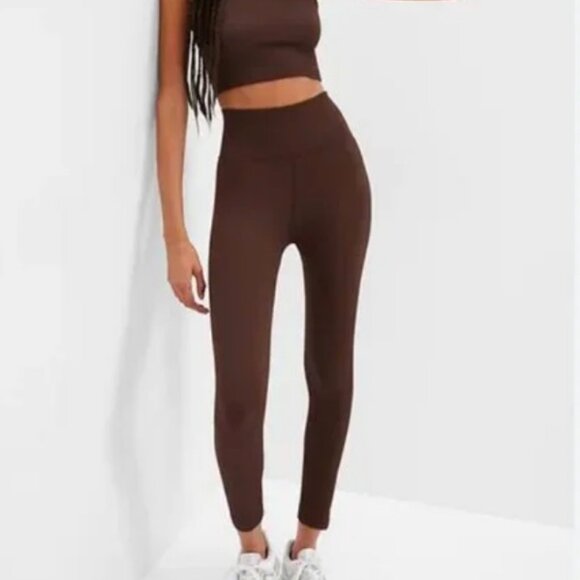 GAP Pants - GapFit Seamless Ribbed High Rise 7/8 Leggings in Brown (M/L) NWOT!